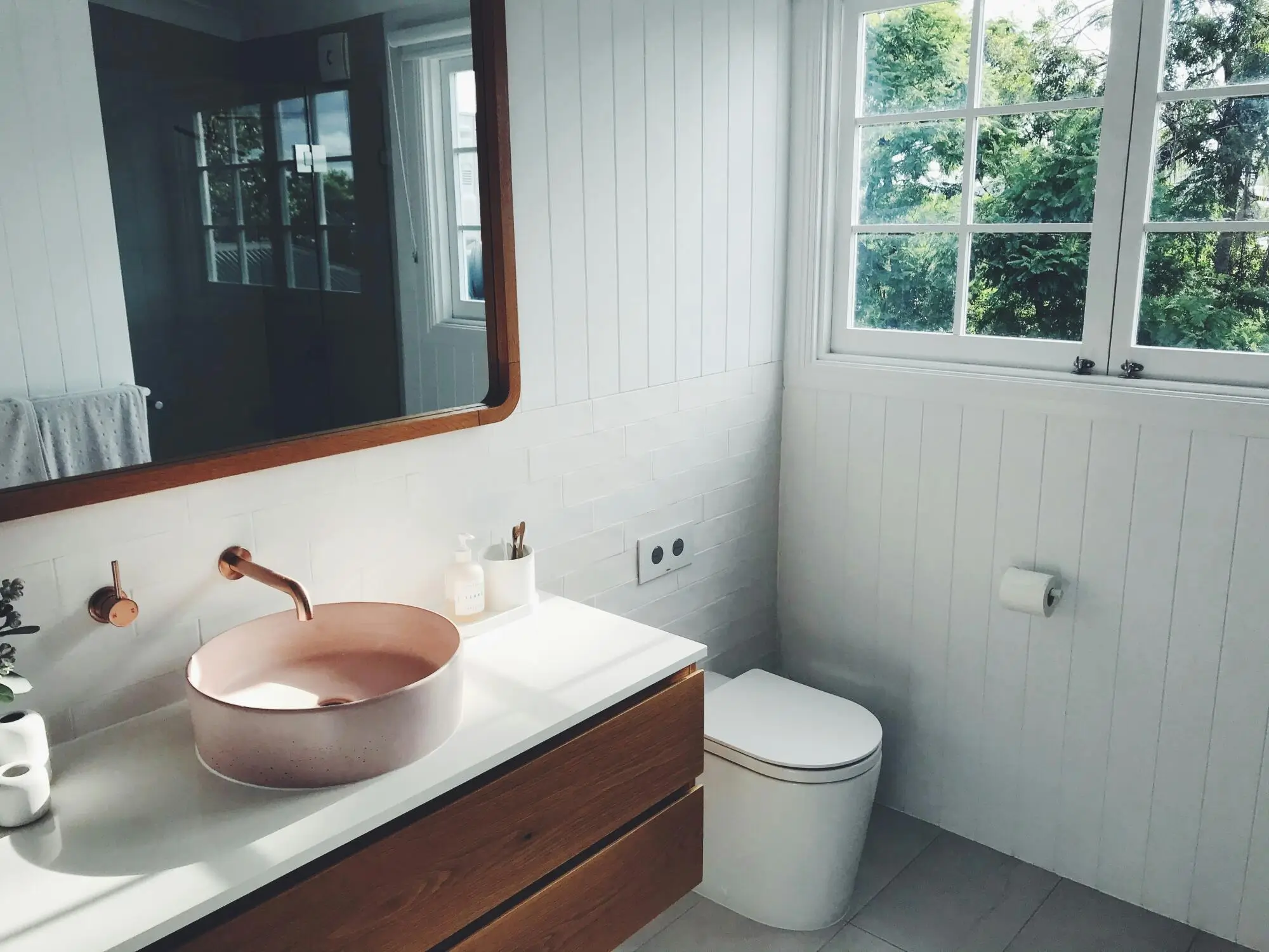 Bathroom Cleaning Tips for Vacation Rentals: A Spotless Experience in Windham, ME